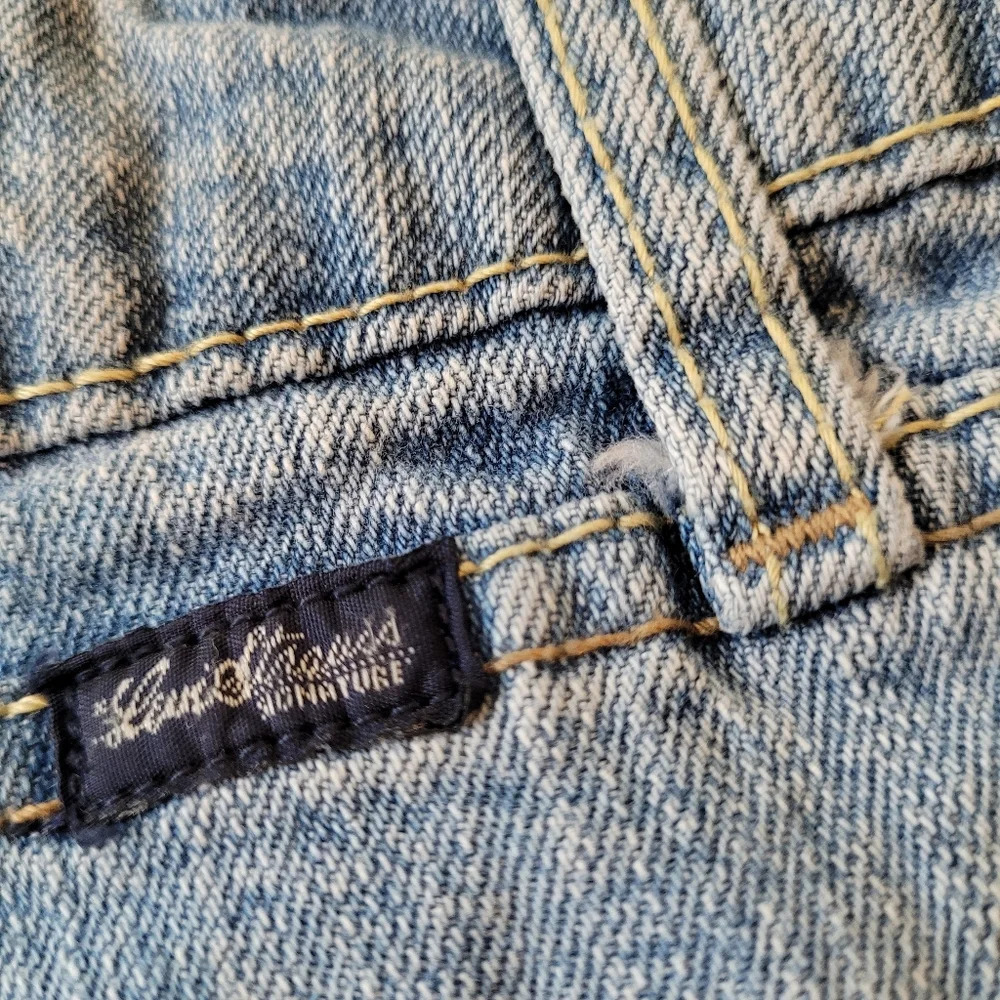 Levi Strauss Signature Women's •Size 10• Denim Shorts 4 inch raw hem - Picture 3 of 7